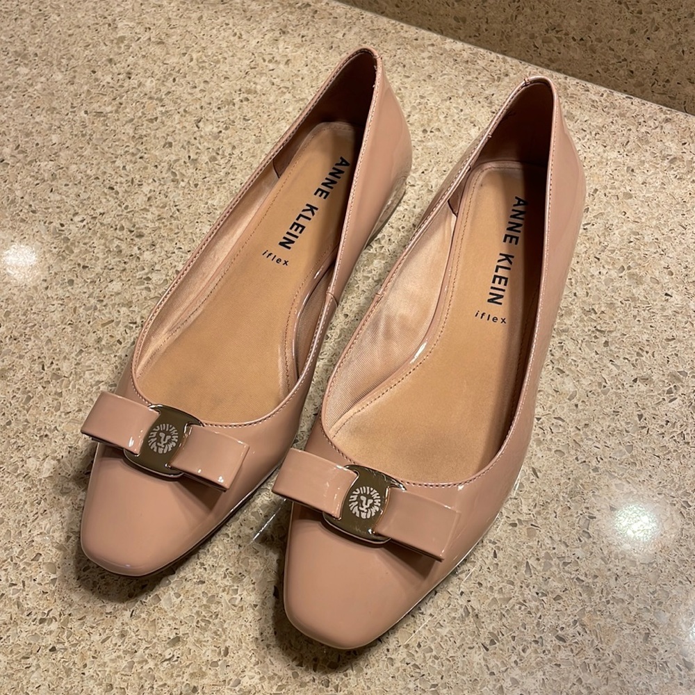 Anne Klein patent leather shoes
